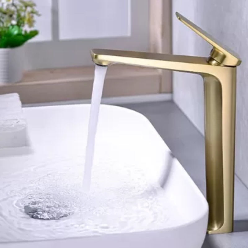 Elegant Zinc Alloy Deck Mounted Bathroom Faucet for Luxury Spaces