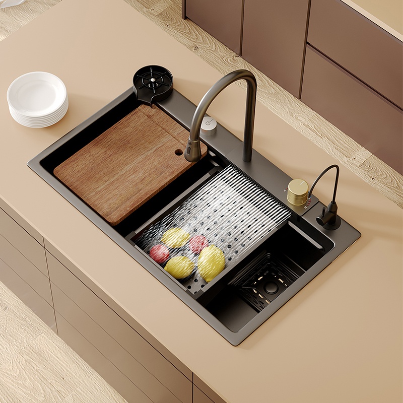 Custom-Sized Handmade Stainless Steel Single Bowl Kitchen Sink with Aesthetic Appeal